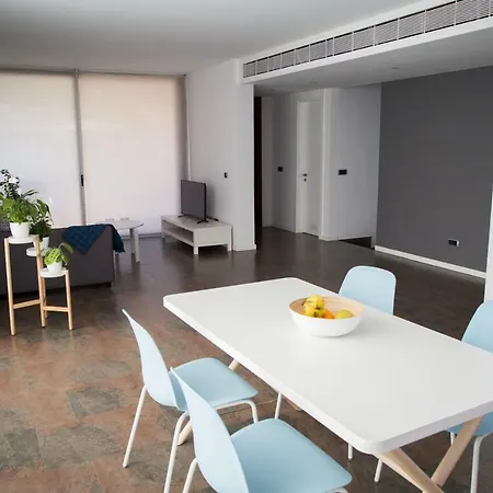 Sunny And Quiet Duplex