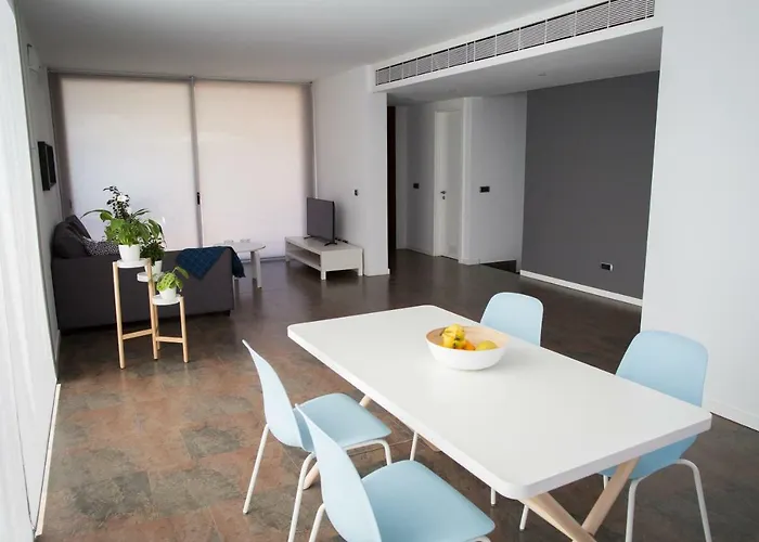 Sunny And Quiet Duplex